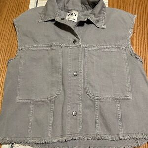 Zara Grey Sleeveless Jacket Size Small